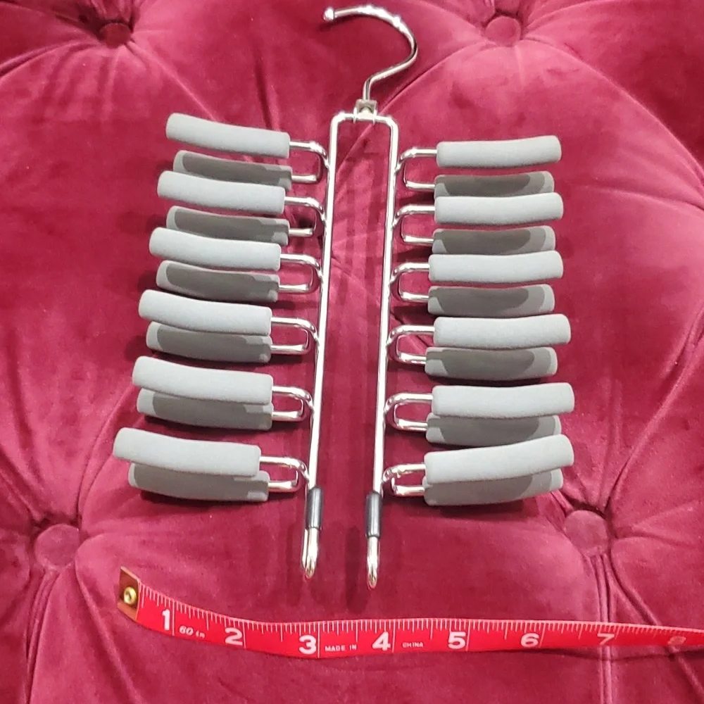 Spinning tie/jewerly hanger